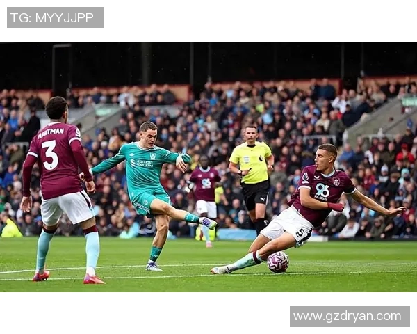 英超激战莱比锡大胜里昂点球大战引发全场狂欢与热议