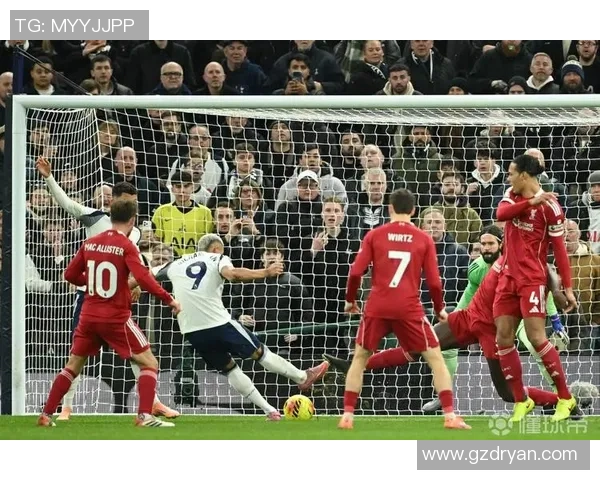 西甲热刺逆转曼联引发争议判罚全场沸腾瞬间回顾