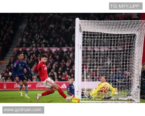 友谊赛精彩对决那不勒斯险胜阿森纳帽子戏法引发争议判罚 友谊赛精彩对决那不勒斯险胜阿森纳帽子戏法引发争议判罚