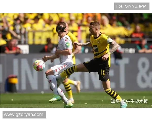 足总杯激战：多特蒙德险胜曼联乌龙球引爆全场精彩瞬间回顾