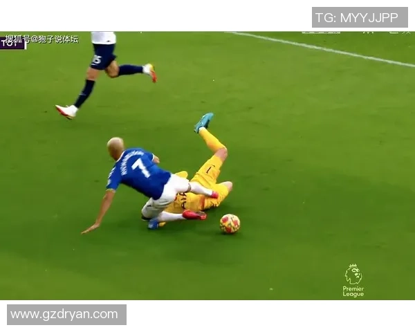 英超激战本菲卡与尤文图斯握手言和神奇扑救引发全场热议与争议判罚